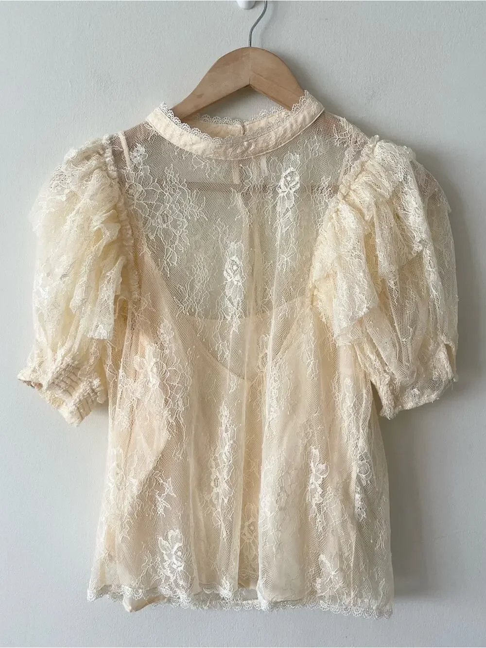 Free People Secret Admirer Lace Blouse Puff Sleeve Too Women’s size S cream